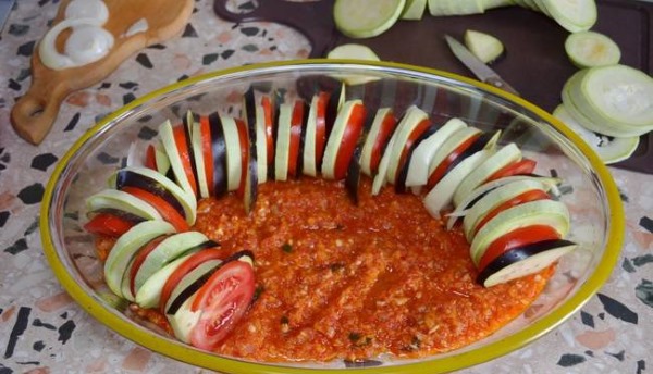 Блюда из баклажанов. Рецепты с мясом, кабачками в духовке, мультиварке, на сковороде