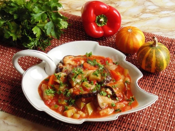 Блюда из баклажанов. Рецепты с мясом, кабачками в духовке, мультиварке, на сковороде