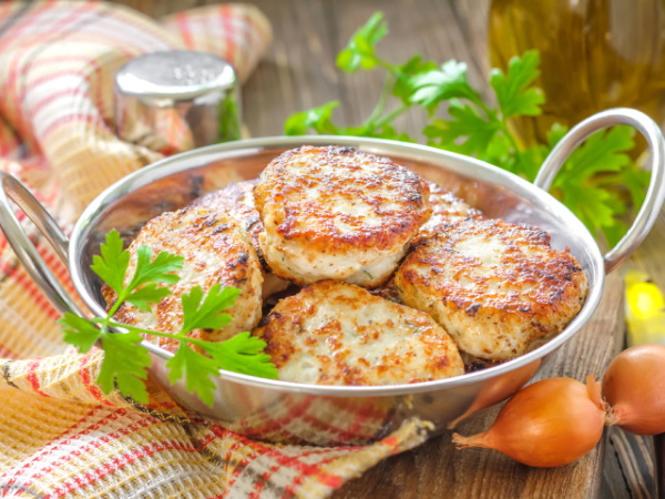 Котлеты из куриного фарша с кабачками в духовке, на пару, сковороде. Рецепты пошагово с фото