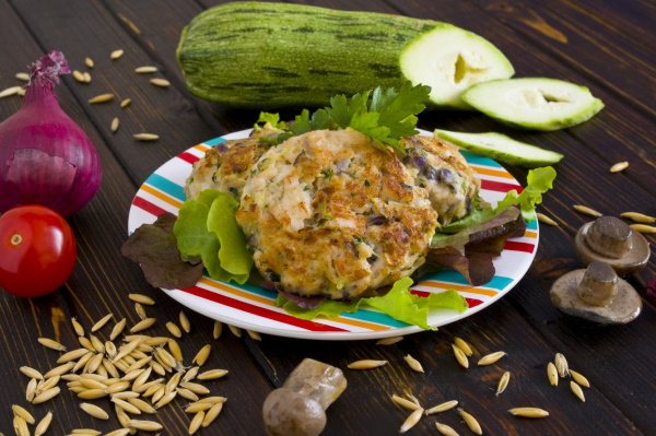 Котлеты из куриного фарша с кабачками в духовке, на пару, сковороде. Рецепты пошагово с фото