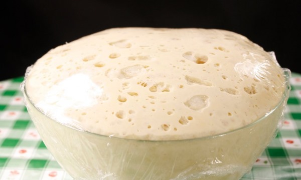 Оладьи из прокисшего молока. Как приготовить пышные, тонкие и вкусные. Фото