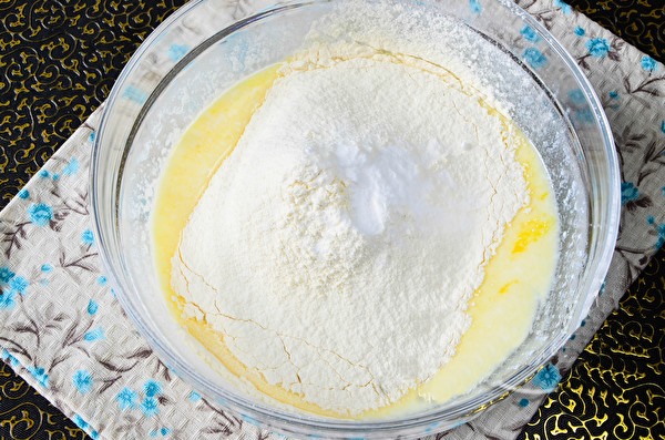 Оладьи из прокисшего молока. Как приготовить пышные, тонкие и вкусные. Фото