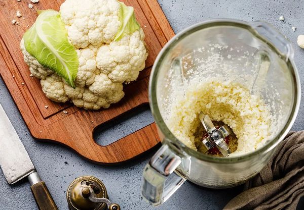 Блюда из цветной капусты на сковороде. Рецепты с мясом, в кляре, постные, пошагово