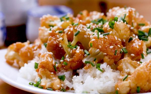 Блюда из цветной капусты на сковороде. Рецепты с мясом, в кляре, постные, пошагово