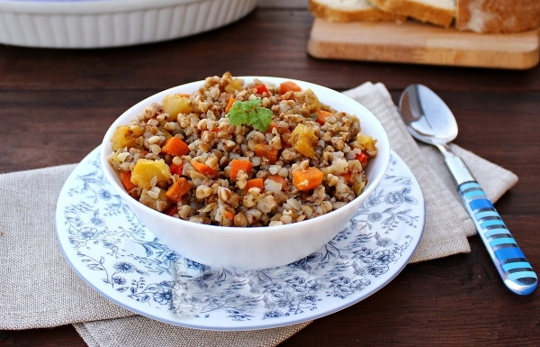Что приготовить из гречки. Рецепты с мясом, фаршем, курицей, тушенкой, сосисками, грибами, рисом пошагово