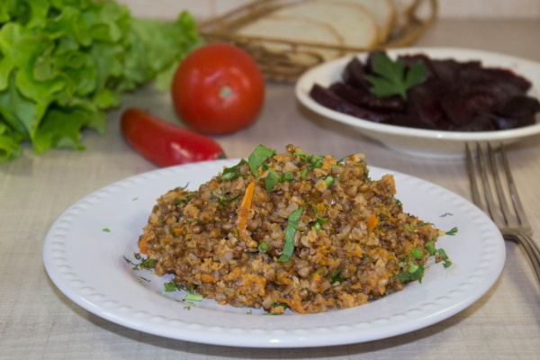 Что приготовить из гречки. Рецепты с мясом, фаршем, курицей, тушенкой, сосисками, грибами, рисом пошагово