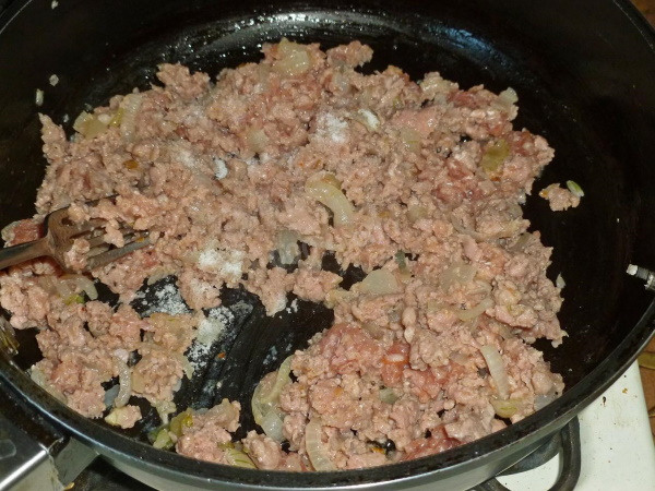 Что приготовить из гречки. Рецепты с мясом, фаршем, курицей, тушенкой, сосисками, грибами, рисом пошагово