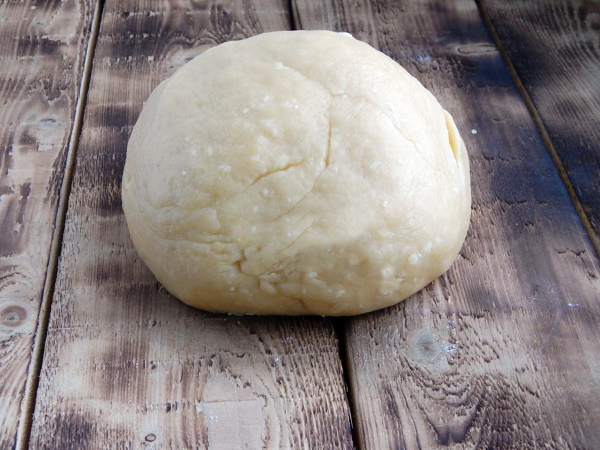 Дамский каприз торт. Рецепты с маком, изюмом, орехами, курагой, вишней