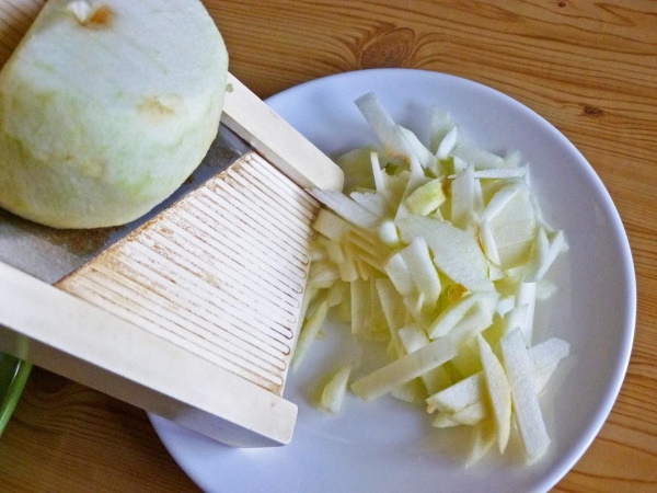 Гранатовый браслет. Рецепт салата классический с курицей, говядиной, мясом, черносливом, без свеклы