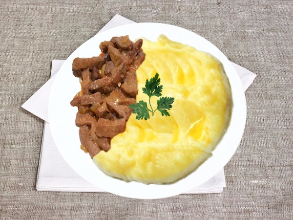 Как сварить картошку в кастрюле в мундире целиком, для пюре, кусочками для салата, с мясом