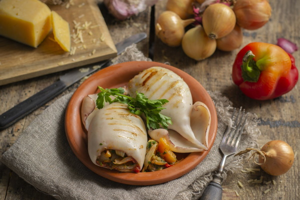 Кальмар фаршированный. Рецепты простые, вкусные в духовке, мультиварке пошагово