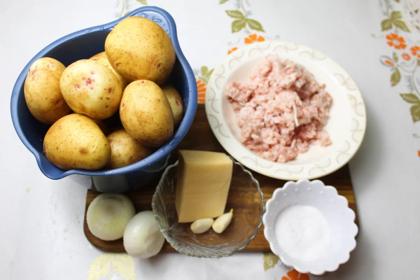 Картофель фаршированный в духовке, кастрюле, мультиварке грибами, мясом, ветчиной, сыром пошагово