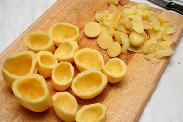 Картофель фаршированный в духовке, кастрюле, мультиварке грибами, мясом, ветчиной, сыром пошагово
