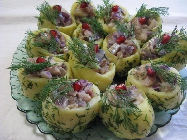 Картофель фаршированный в духовке, кастрюле, мультиварке грибами, мясом, ветчиной, сыром пошагово