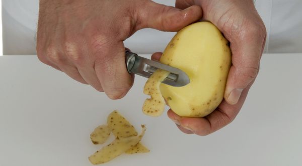 Картошка с тушенкой в кастрюле. Рецепты пошагово с грибами, овощами, томатной пастой