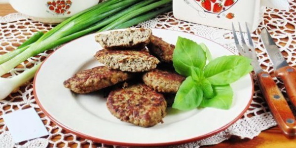 Котлеты из печени говяжьей. Рецепт в духовке, как приготовить с манкой, морковью, рубленные