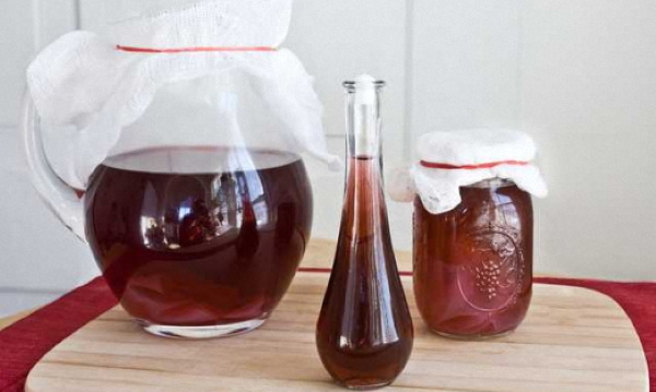 Сколько должно бродить домашнее вино из малины. malinovoe vino v domashnih usloviyah prostoy retsept 8. Сколько должно бродить домашнее вино из малины фото. Сколько должно бродить домашнее вино из малины-malinovoe vino v domashnih usloviyah prostoy retsept 8. картинка Сколько должно бродить домашнее вино из малины. картинка malinovoe vino v domashnih usloviyah prostoy retsept 8. Трудно найти человека, с неприязнью отзывающегося о домашнем малиновом вине. Этот прохладительный пасторальный напиток завоевал множество приверженцев, благодаря своему нежному, но вместе с тем насыщенному вкусу и феерическому аромату, вызывающему светлые воспоминания детства. При этом, далеко не всем известно, что приготовить этот незабываемый напиток может фактически каждый.