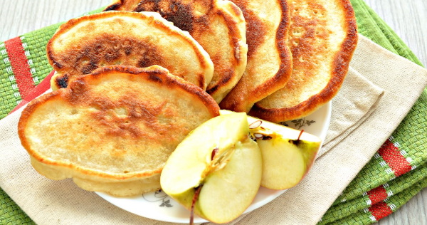 Оладьи из яблок рецепты быстро и вкусно на сковороде пошаговый рецепт без кефира с фото