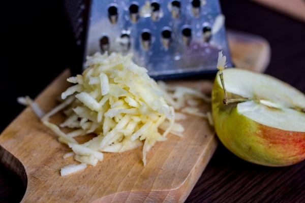 Оладьи из яблок. Рецепты быстро и вкусно на кефире, молоке, воде, простокваше