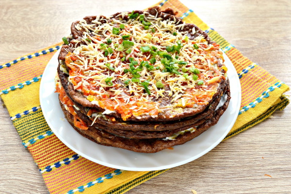 Печеночный торт из куриной печени. Рецепты с грибами, луком, морковью, пошагово с фото