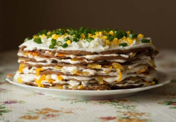 Печеночный торт из куриной печени. Рецепты с грибами, луком, морковью, пошагово с фото