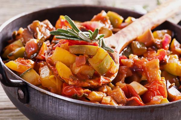 Рагу из кабачков и баклажанов, картофеля с мясом. Рецепты на зиму в мультиварке, духовке, на сковороде