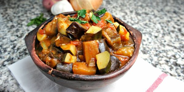 Рагу из кабачков и баклажанов, картофеля с мясом. Рецепты на зиму в мультиварке, духовке, на сковороде