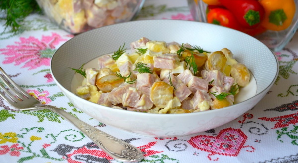 Салаты из жареных шампиньонов. Рецепты с луком, яйцами, сыром, помидорами, ветчиной, курицей, фасолью