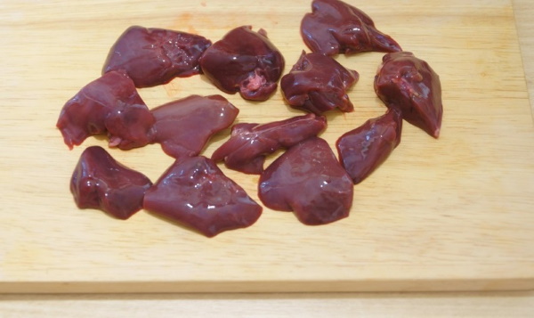 Сердечки куриные тушеные в сметане. Рецепты пошагово