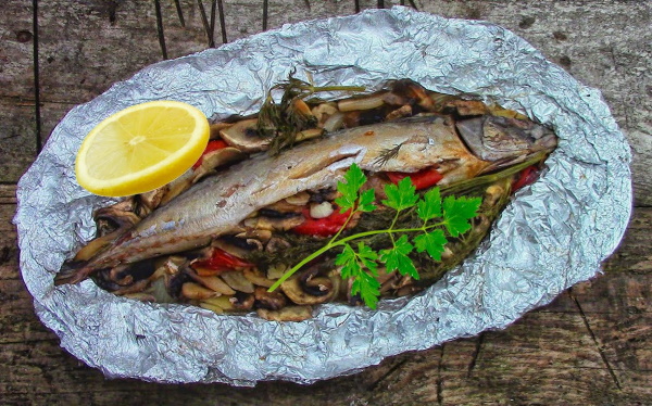 Скумбрия на мангале на решетке в фольге. Рецепт пошагово