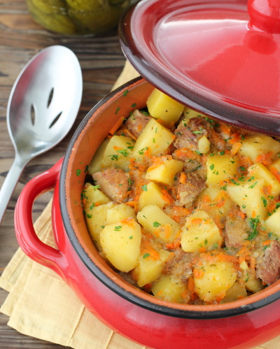Картошка с мясом тушеная в кастрюле. Рецепт, как приготовить пошагово с фото