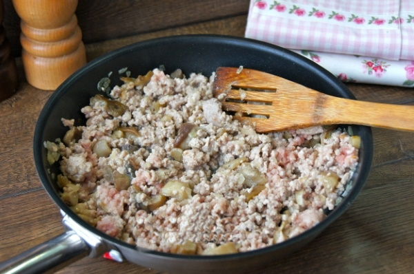 Что приготовить из свиного фарша быстро, вкусно на второе в духовке, мультиварке. Рецепты