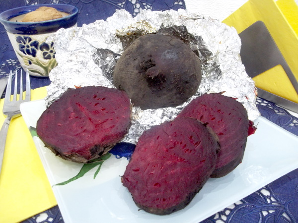 Cвекла с майонезом и чесноком. Рецепт салата с сыром, черносливом, яйцом, грецким орехом, морковью, курицей, огурцом на зиму