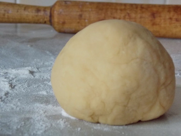 Домашняя лапша на яйцах. Рецепт для супа, лагмана с курицей, молоком, водой и без, маслом, манкой, мясом