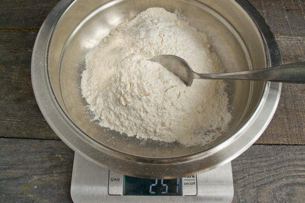 Домашняя лапша на яйцах. Рецепт для супа, лагмана с курицей, молоком, водой и без, маслом, манкой, мясом