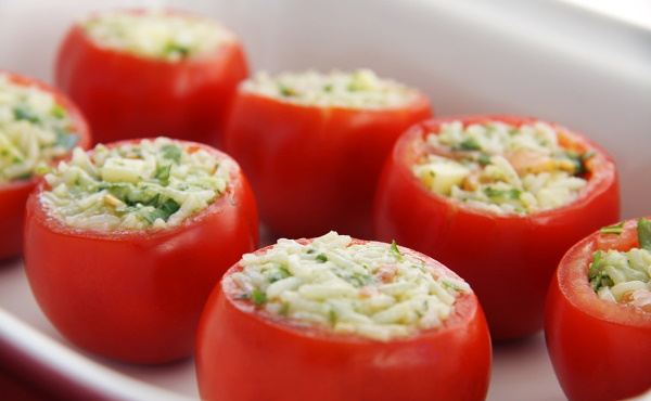 Фаршированные помидоры в духовке с мясным фаршем, сыром, чесноком, грибами, рисом, шпротами. Рецепты