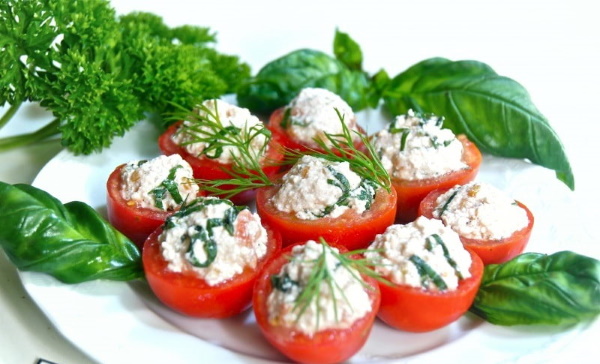Фаршированные помидоры в духовке с мясным фаршем, сыром, чесноком, грибами, рисом, шпротами. Рецепты