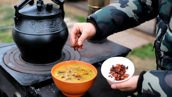 Гороховый суп с курицей. Рецепт в мультиварке, кастрюле, казане с копченостями, грибами, колбасой, беконом