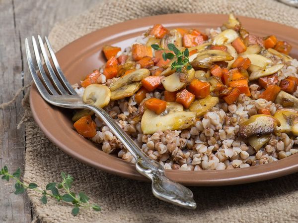 Гречка с грибами и курицей. Рецепты в духовке, мультиварке, горшочке в сливочном, томатном соусе