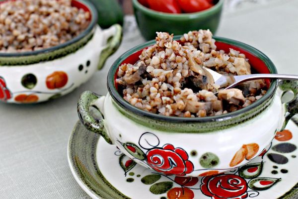 Гречка с мясом в горшочках в духовке, микроволновке. Рецепты со сметаной, сыром, грибами, сливками