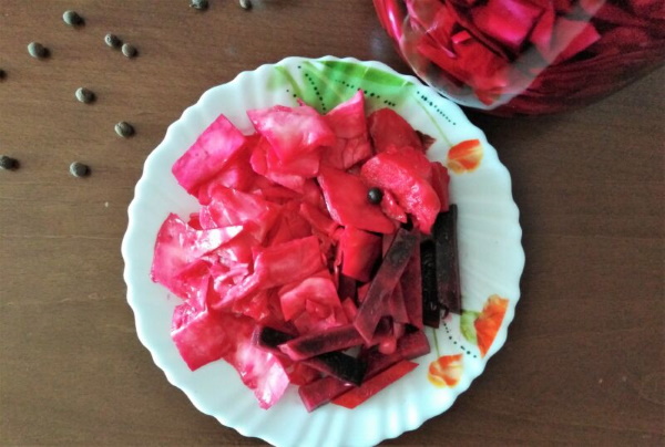 Капуста со свеклой и чесноком быстрого приготовления с уксусом, маслом, морковью по-грузински, корейски, армянски