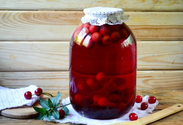 Компот вишня с корицей. kompot iz vishni na zimu retsept 1. Компот вишня с корицей фото. Компот вишня с корицей-kompot iz vishni na zimu retsept 1. картинка Компот вишня с корицей. картинка kompot iz vishni na zimu retsept 1. Наступил сезон заготовок на зиму. Пора уже всем задуматься и о приготовлении компота. Я вам настоятельно рекомендую сварить его со спелой вишней. С этой ягодой компот всегда получается особенным! Обычно за всеми застольями вишнёвый напиток уходит моментально. Его употребляют и взрослые, и ребятишки.