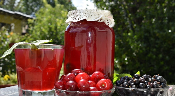 Компот вишня с корицей. kompot iz vishni na zimu retsept 12. Компот вишня с корицей фото. Компот вишня с корицей-kompot iz vishni na zimu retsept 12. картинка Компот вишня с корицей. картинка kompot iz vishni na zimu retsept 12. Наступил сезон заготовок на зиму. Пора уже всем задуматься и о приготовлении компота. Я вам настоятельно рекомендую сварить его со спелой вишней. С этой ягодой компот всегда получается особенным! Обычно за всеми застольями вишнёвый напиток уходит моментально. Его употребляют и взрослые, и ребятишки.
