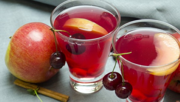 Компот вишня с корицей. kompot iz vishni na zimu retsept 4. Компот вишня с корицей фото. Компот вишня с корицей-kompot iz vishni na zimu retsept 4. картинка Компот вишня с корицей. картинка kompot iz vishni na zimu retsept 4. Наступил сезон заготовок на зиму. Пора уже всем задуматься и о приготовлении компота. Я вам настоятельно рекомендую сварить его со спелой вишней. С этой ягодой компот всегда получается особенным! Обычно за всеми застольями вишнёвый напиток уходит моментально. Его употребляют и взрослые, и ребятишки.