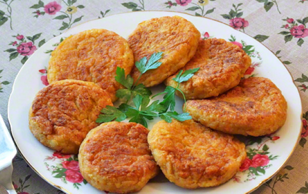 Котлеты из картофельного пюре. Рецепт с фаршем, сыром, грибами, начинкой на сковороде, в духовке, мультиварке