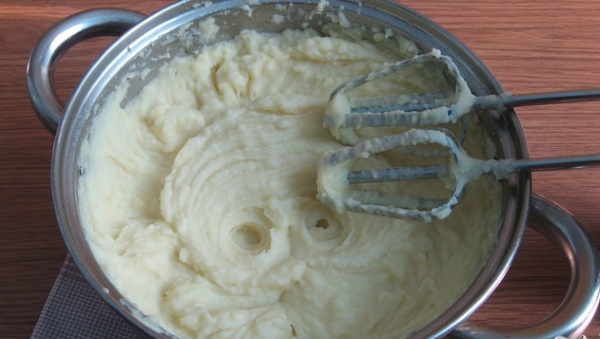 Котлеты из картофельного пюре. Рецепт с фаршем, сыром, грибами, начинкой на сковороде, в духовке, мультиварке