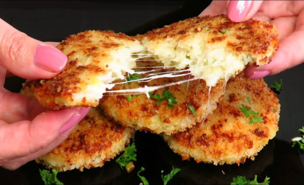 Котлеты из картофельного пюре. Рецепт с фаршем, сыром, грибами, начинкой на сковороде, в духовке, мультиварке
