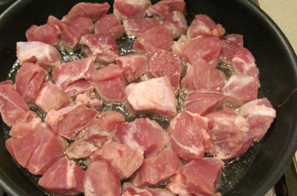 Мясо с черносливом тушеное. Рецепт в мультиварке, духовке, казане с картошкой, морковью, гречкой