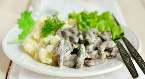Печень говяжья. Рецепты жареная с луком, сметаной, морковью, подливкой, в мультиварке