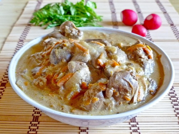 Печень говяжья. Рецепты жареная с луком, сметаной, морковью, подливкой, в мультиварке